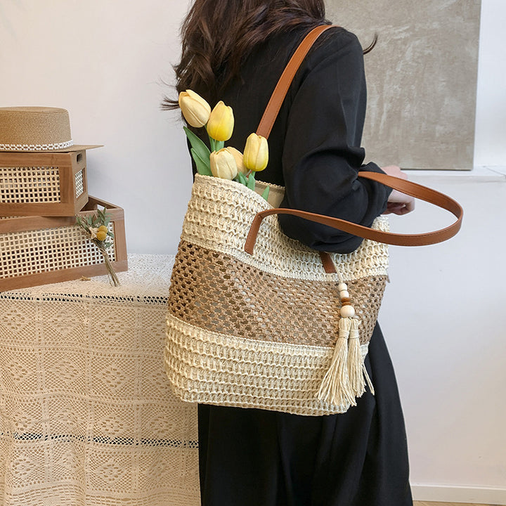 Beach bag with decorative tassel pendant Bowlift