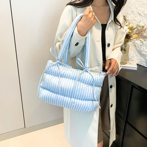 Fashionable tote bag with quilted design Bowlift