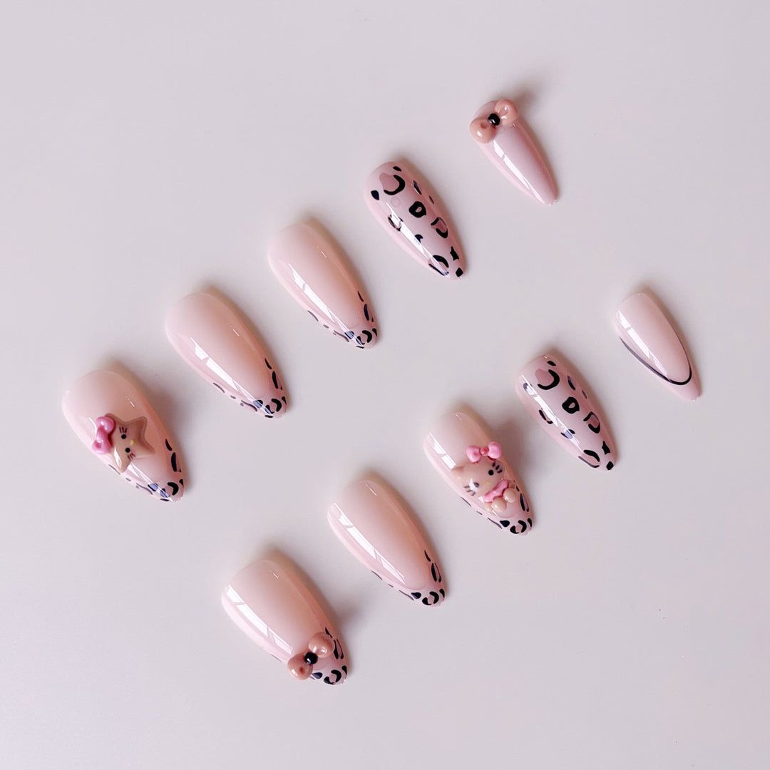 Artificial nail set with playful animal motifs and glitter accents Bowlift