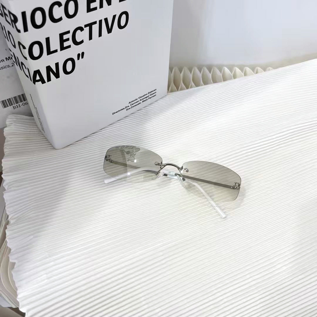 Elegant Premium Sunglasses with Sleek Metal Frame Bowlift
