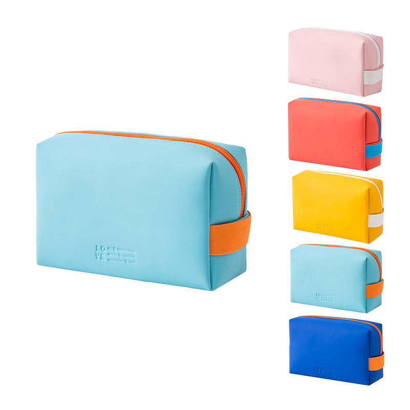 Women’s Cosmetic Pouch with Practical Zipper Bowlift