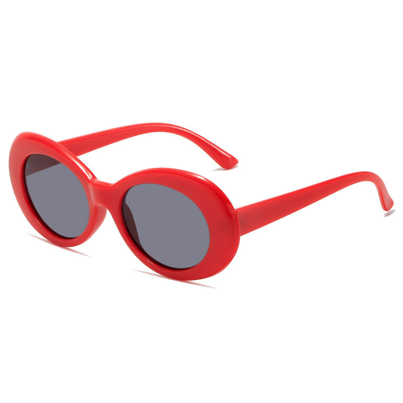 Ladies retro-inspired sunglasses with an elegant, oval frame Bowlift