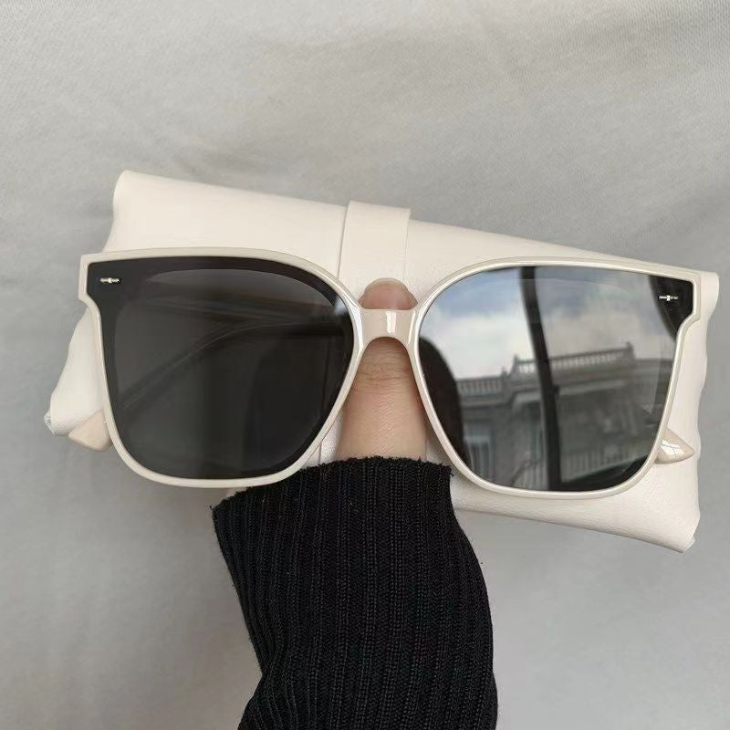 Ladies stylish sunglasses with a fashionable highlight Bowlift