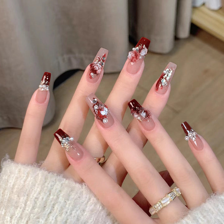 Glamorous artificial nails with delicate flower and glitter effects Bowlift