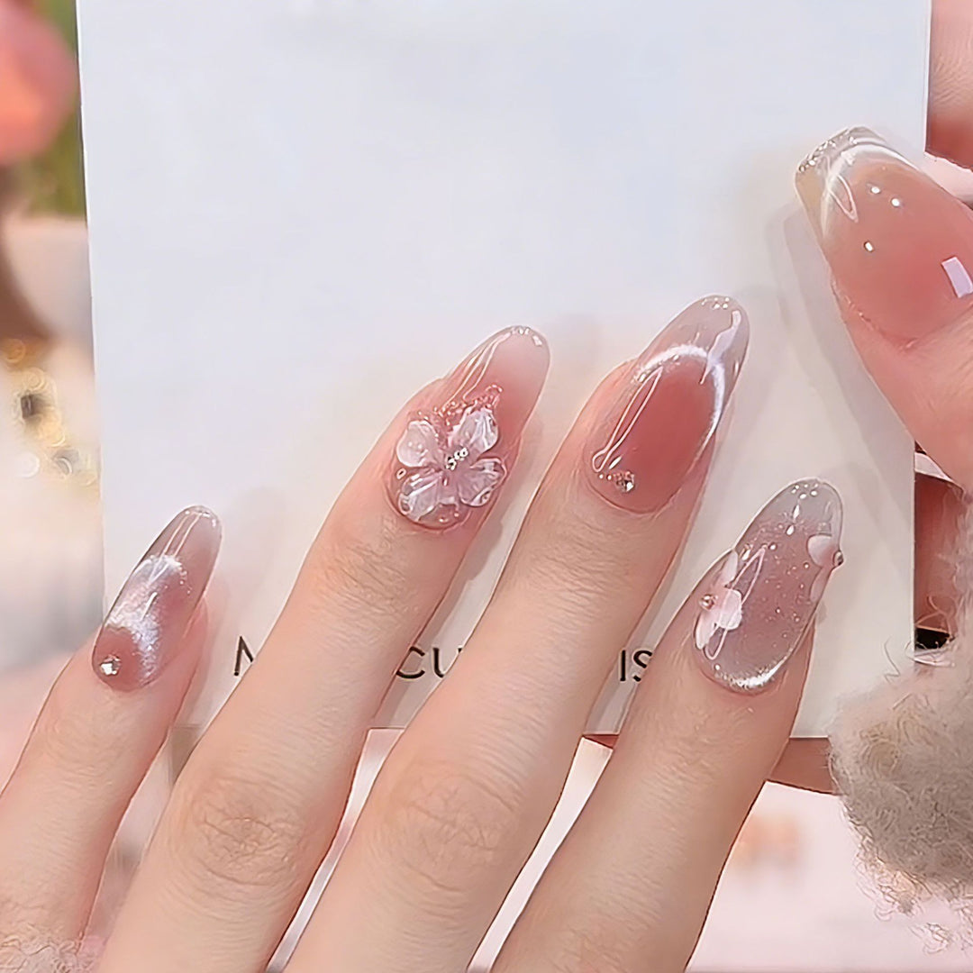 Artificial nail set with sparkling glitter accents Bowlift