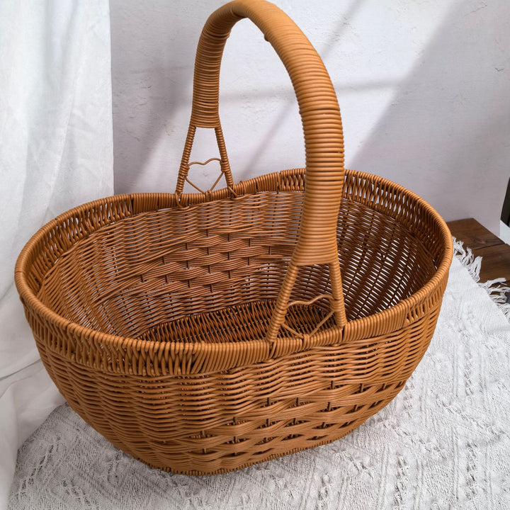 Ladies braided shopping basket with heart detail Bowlift