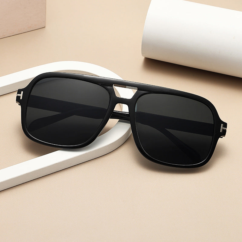 Ladies fashionable square sunglasses with sturdy frame Bowlift