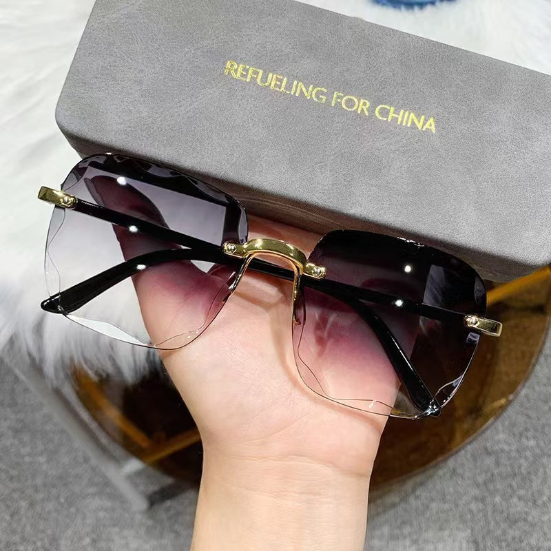 Ladies oversized sunglasses with unique design elements Bowlift