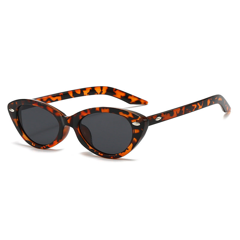Vintage-Inspired Cat-Eye Sunglasses Bowlift