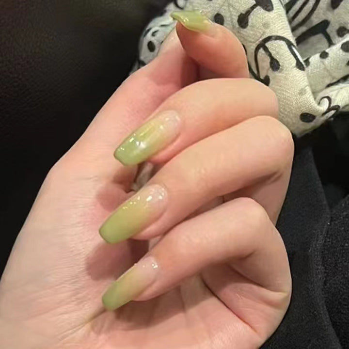 Elegant and high-gloss gel nails Bowlift
