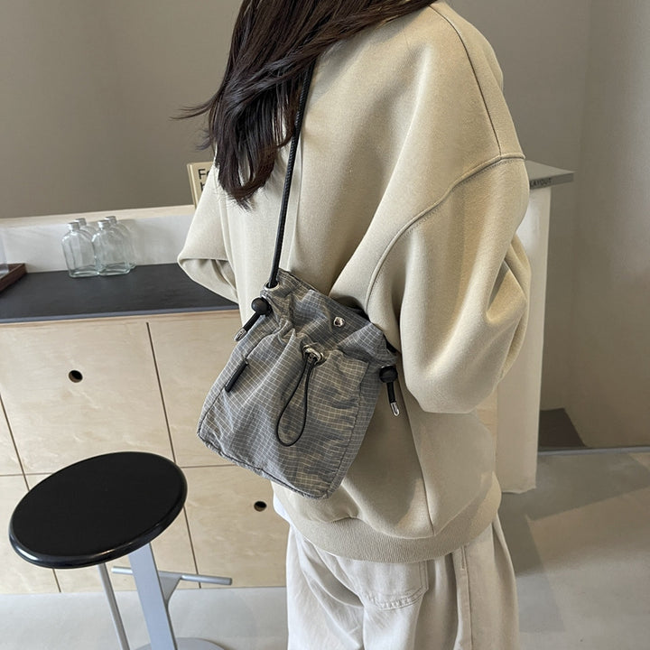 Practical shoulder bag with adjustable carrying system Bowlift