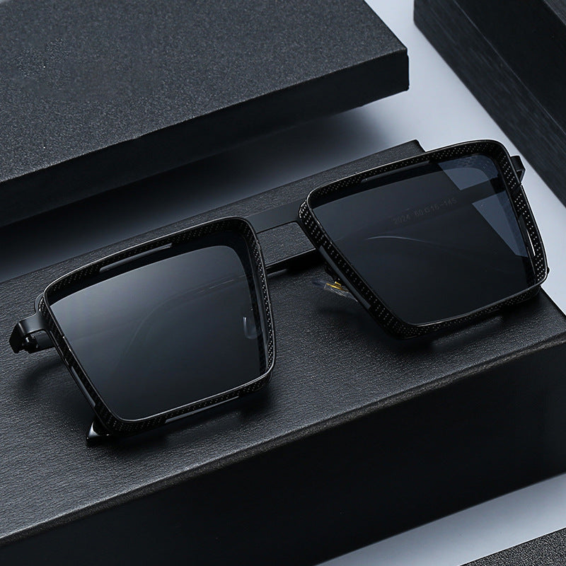 Ladies extravagant square sunglasses with perforated frame Bowlift