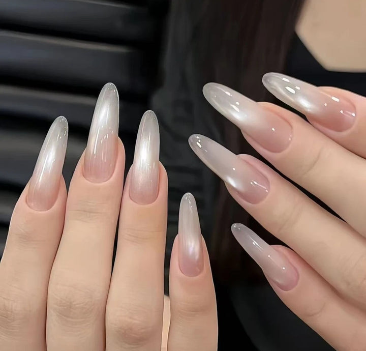 Elegant artificial nails with ombre effect Bowlift