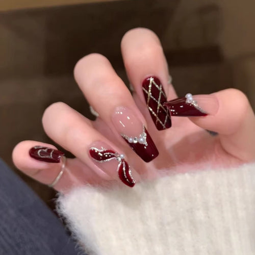 Artificial nails with elegant pearl and glitter decorations Bowlift