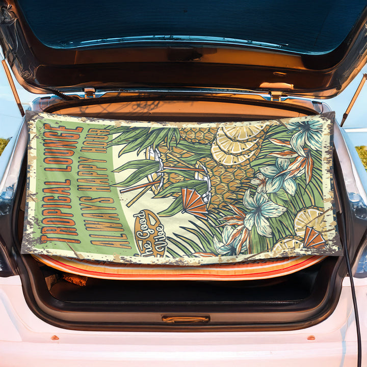 Strand blanket with striking tiki pattern Bowlift