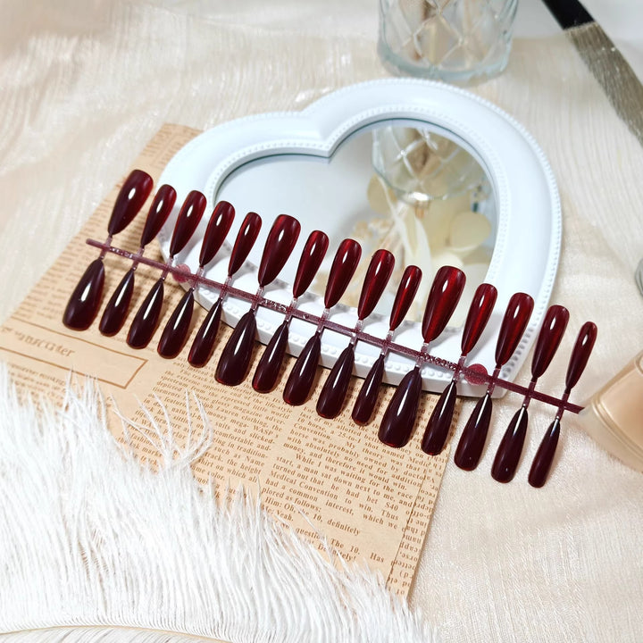 Artificial nails in elegant drop design Bowlift