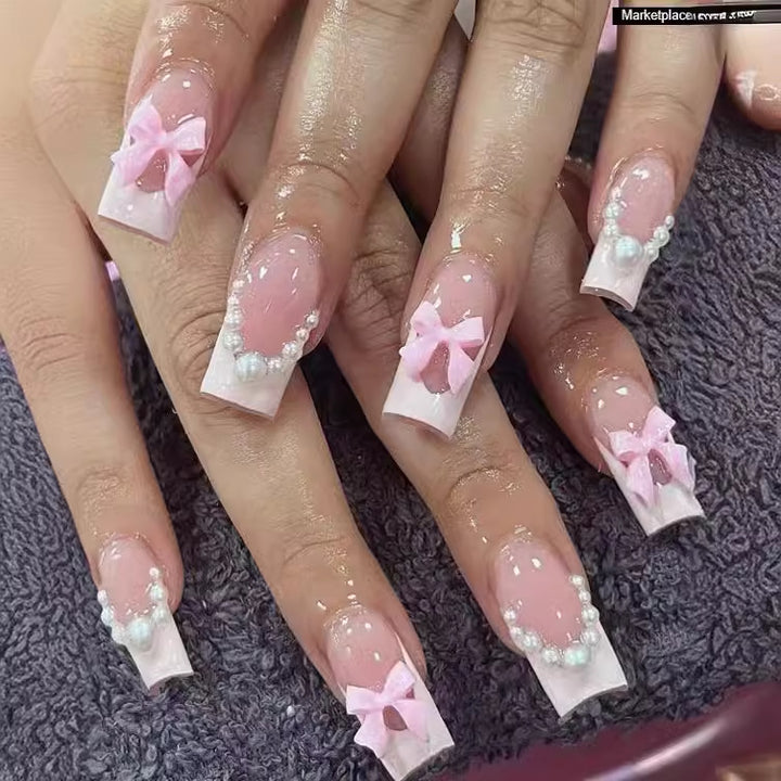 Artificial nails with delicate flower and pearl embellishments Bowlift