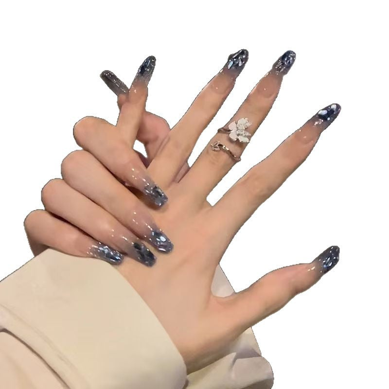 Artistic nail tips with playful motifs Bowlift