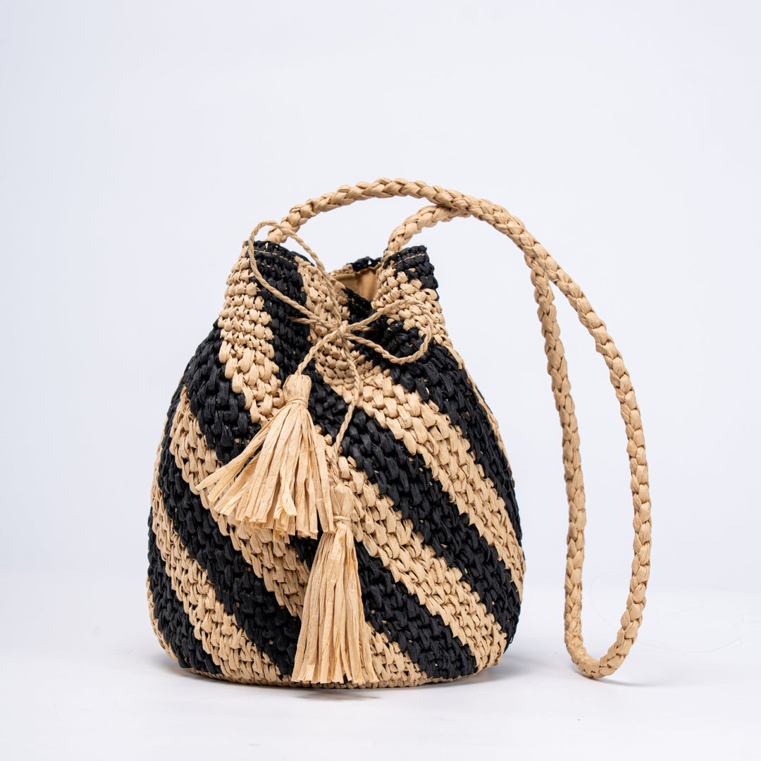 Hand-knotted shoulder bag with fringes Bowlift