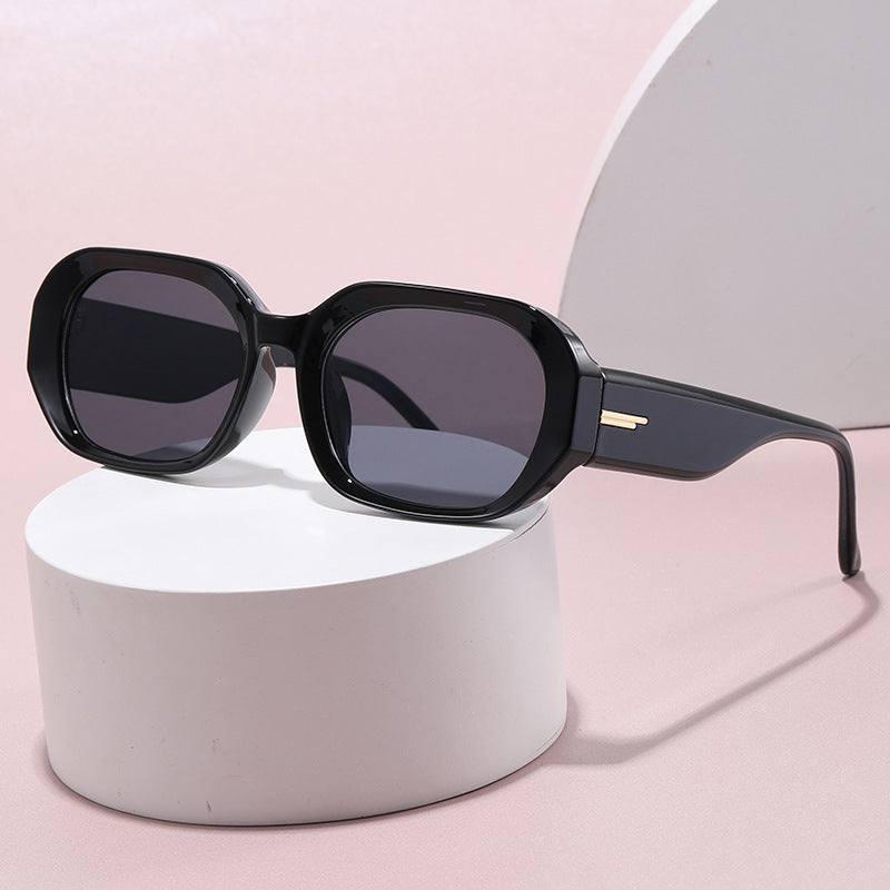 Women’s fashionable geometric sunglasses with robust design Bowlift
