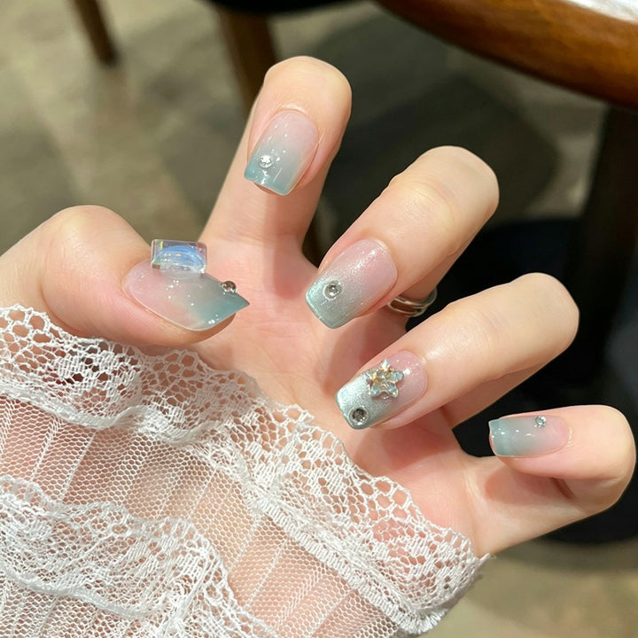 Glittery Press-On Nail Art Set Bowlift
