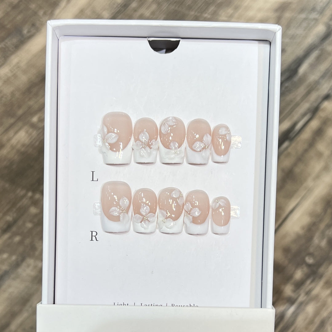 Themed Press-On Nail Art Set with Hello Kitty Designs Bowlift