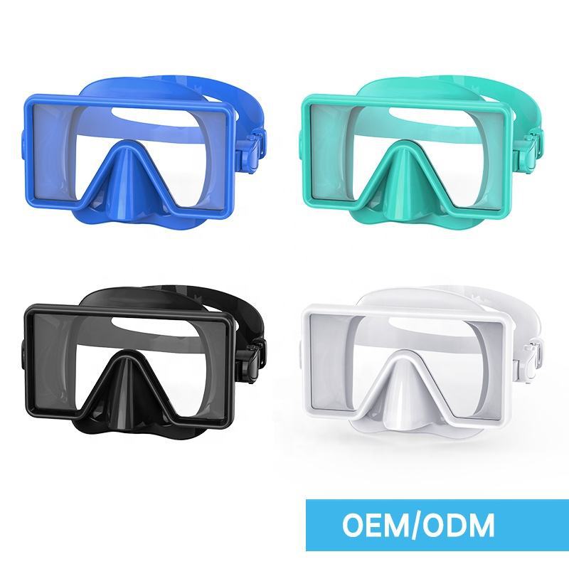 Diving mask with maximum field of view and comfortable silicone rim Bowlift