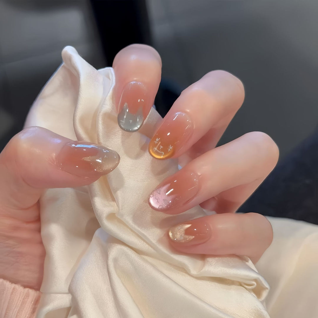 Artificial nail tips with playful cat design Bowlift