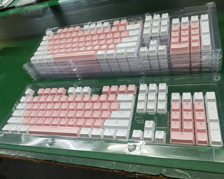 Mechanical gaming keyboard with retro-futuristic design Bowlift