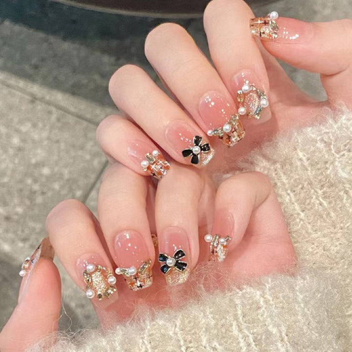 Stylish Nail Art Press-On Set with Glitter and Glossy Finish Bowlift