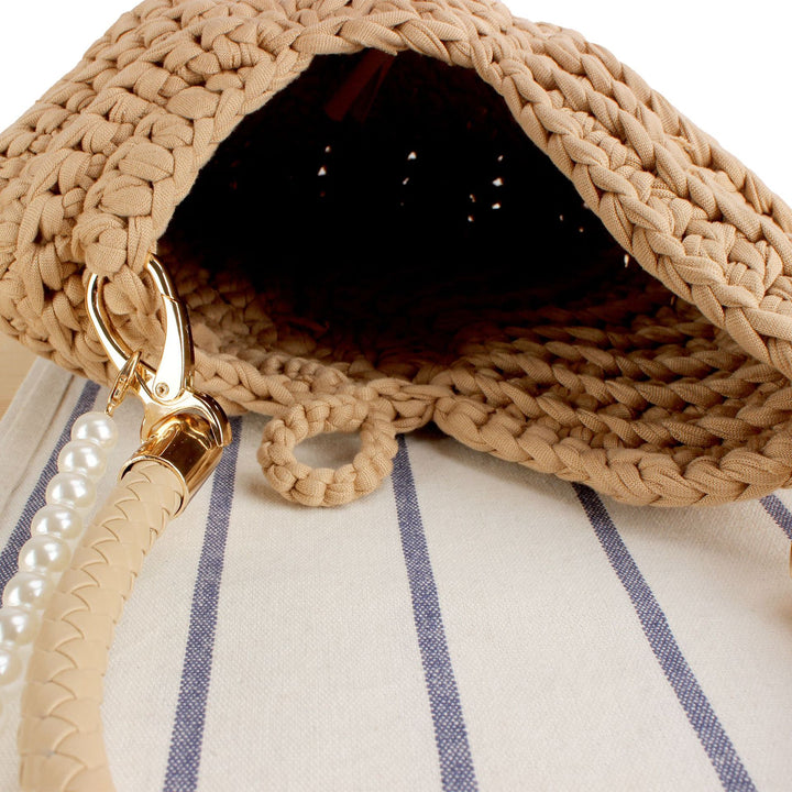 Evening bag with pearl decorated handle Bowlift