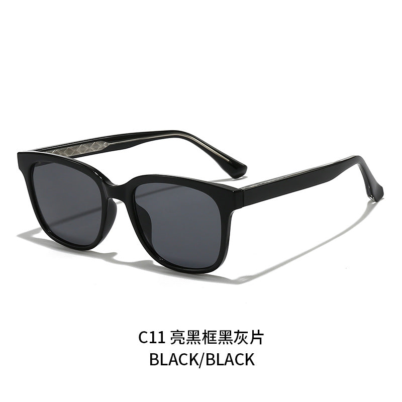 Women Retro-inspired Sunglasses with protected UV filter and sturdy frame Bowlift