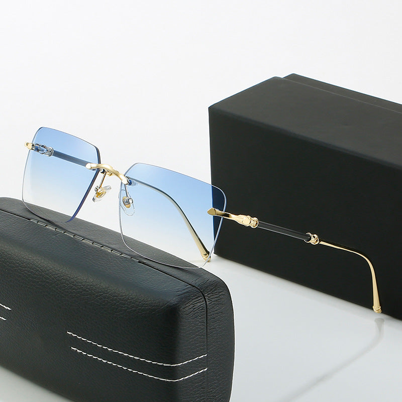 Women's fashionable sunglasses with square frame and luxurious accents Bowlift