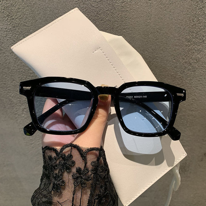 Ladies stylish sunglasses with striking frame Bowlift