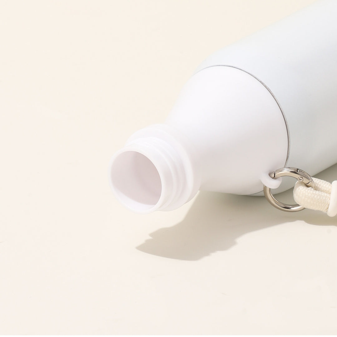 Women's insulated water bottle with practical carrying strap Bowlift