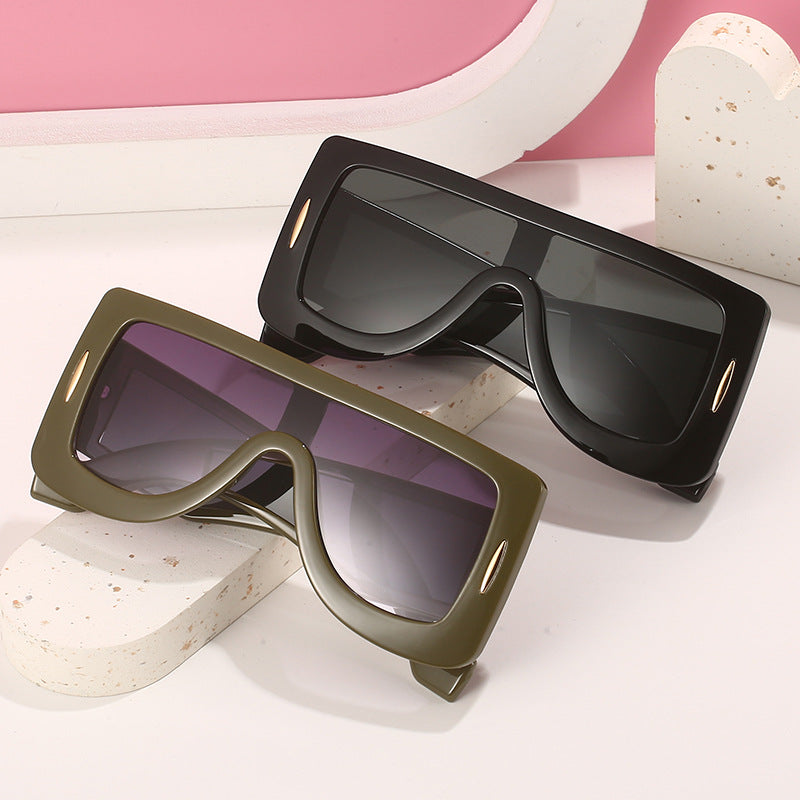Ladies futuristic oversized sunglasses Bowlift