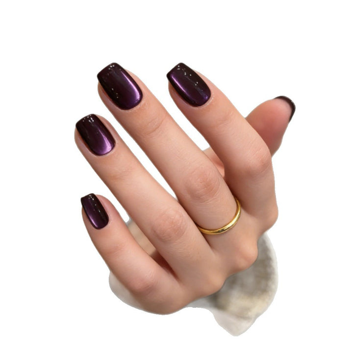 Artificial nails with elegant high-gloss finish and special color nuance Bowlift