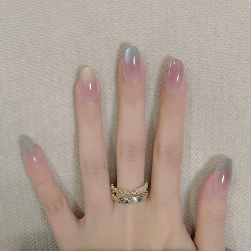 Artificial nail tips with gradient Bowlift