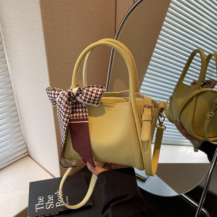 Fashionable Structured Handbag Bowlift