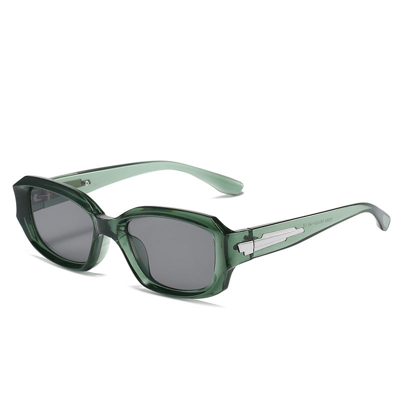 Retro-Inspired Angular Sunglasses with Unique Decorative Details Bowlift