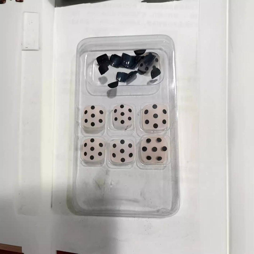 Artistic Polka Dot Press-On Nail Set Bowlift