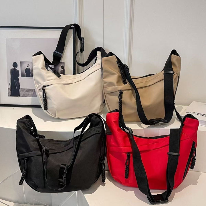 Practical shoulder bag with innovative carrying system Bowlift