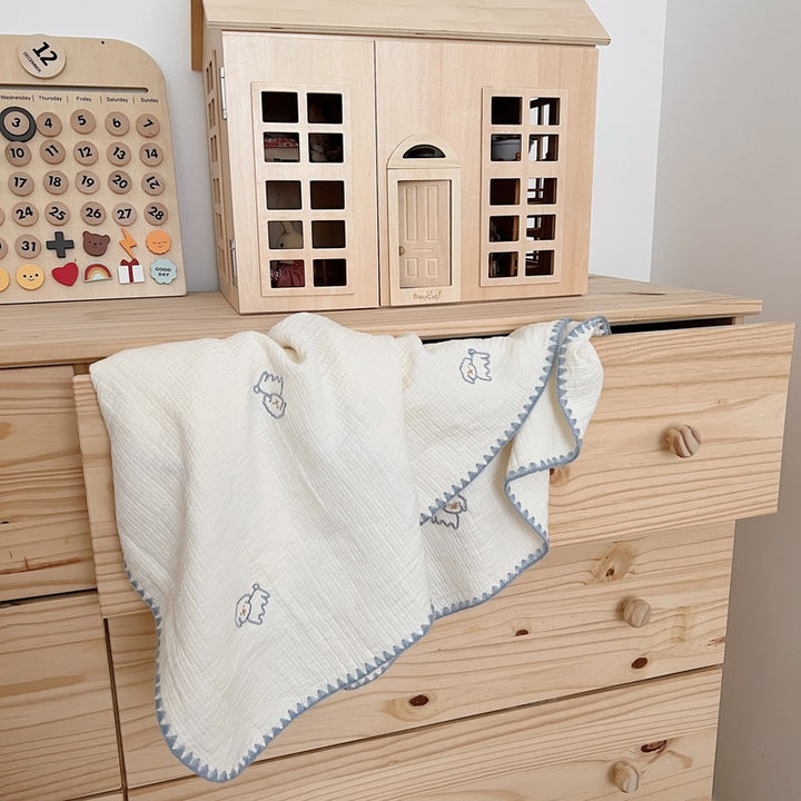Unisex cuddly muslin blanket with cute animal design Bowlift