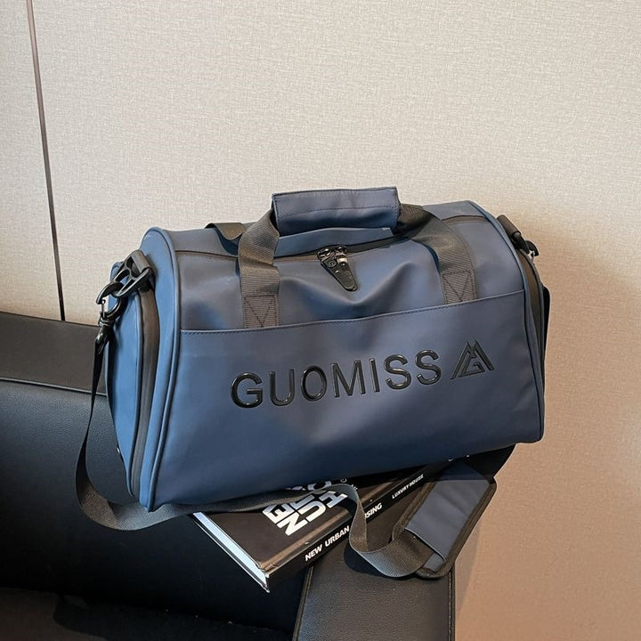 Sporty travel bag with many organizational pockets Bowlift
