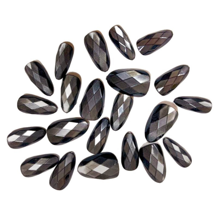 Artistic Diamond-Pattern Press-On Nails Bowlift