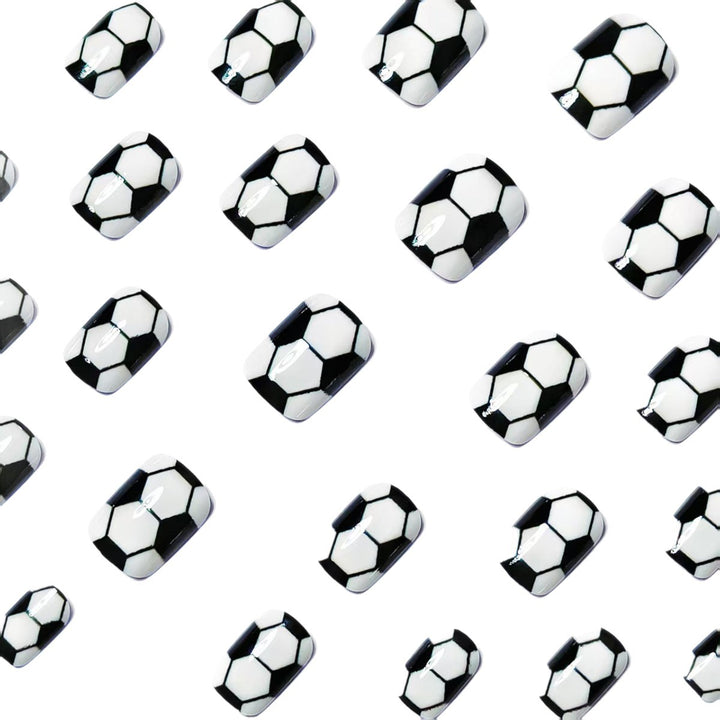 Soccer-Inspired Nail Art Bowlift