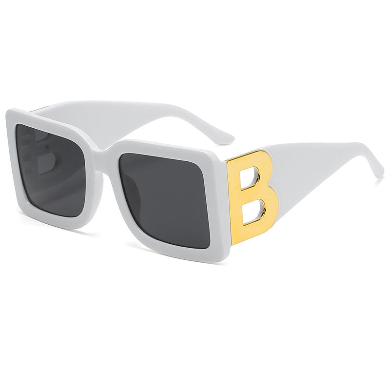 Women Oversized Sunglasses with Decorative Frame Bowlift