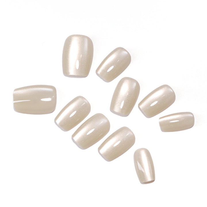 Nail extensions in an elegant look Bowlift