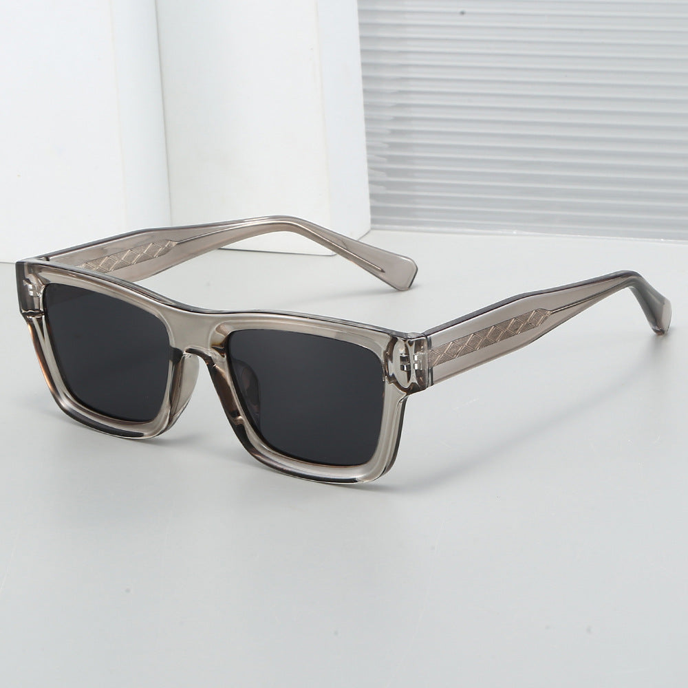 Women's sunglasses in an urban, angular design with metallic accents Bowlift