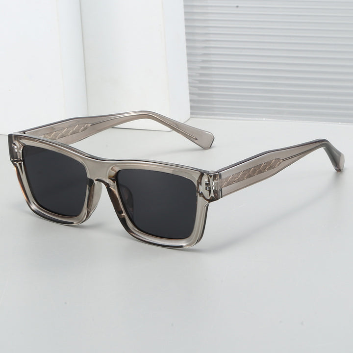 Women's sunglasses in an urban, angular design with metallic accents Bowlift